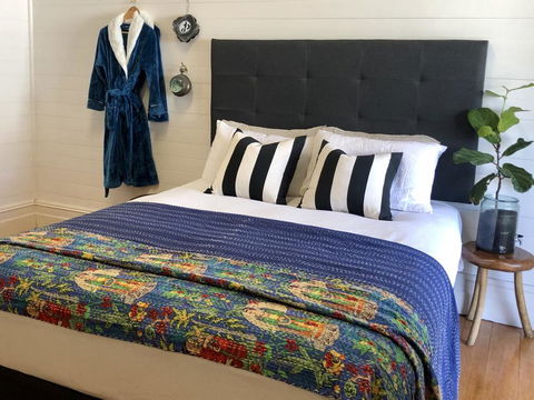 The Residence Stylish Comfort With Fireplace - Hobart Tourism 3