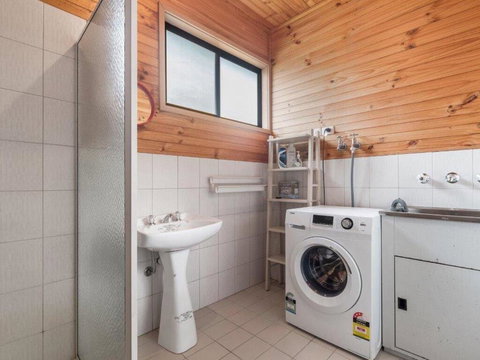 The Rosebud Beach Shack - Tourism TAS 3