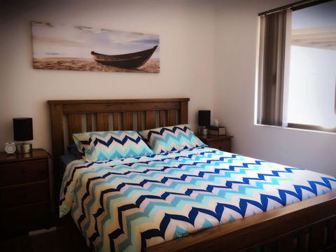 The Royal Dolphin Holiday Home - Hobart Tourism 1