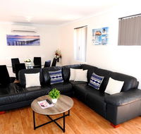 The Royal Dolphin Holiday Home - Hobart Tourism
