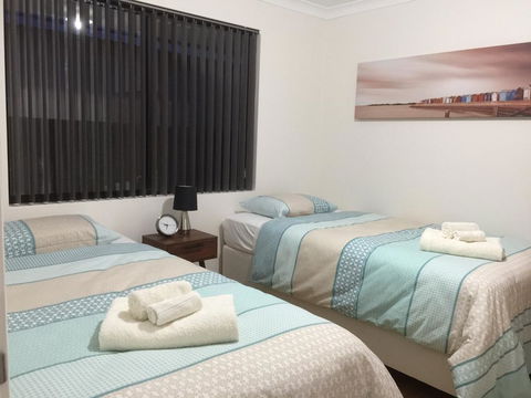 The Royal Dolphin Holiday Home - Hobart Tourism 2