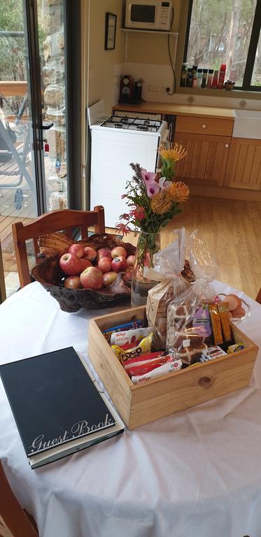 The Stone Cottage (with Tennis Court) - Tourism TAS 1