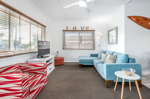 The Surf Shack - Tourism TAS 3