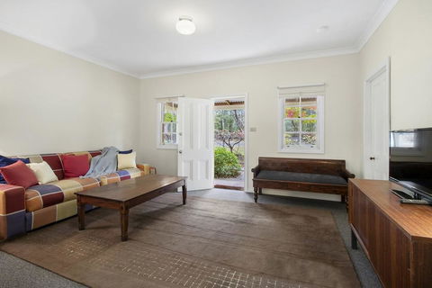 THE TEACHERS COTTAGE - Hobart Tourism 0