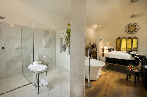 The Villa - Hobart Tourism 3