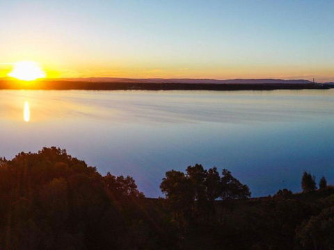 The Wharf House - Budgewoi - Tourism TAS 2