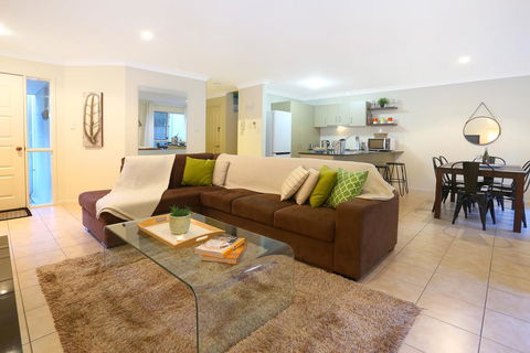 Theme Park HolidayTownhouse - Hobart Tourism 2