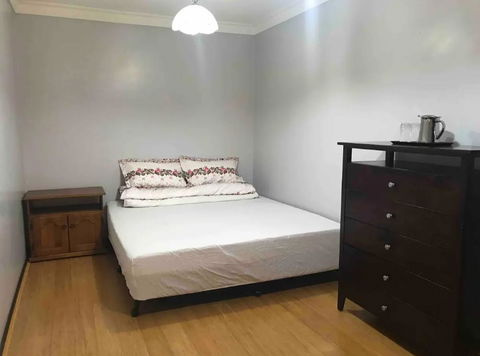Thomastown Antique House En-suite Room - Tourism TAS 0