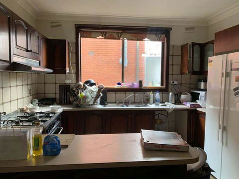 Thomastown Antique House Room 5 - Hobart Tourism 1