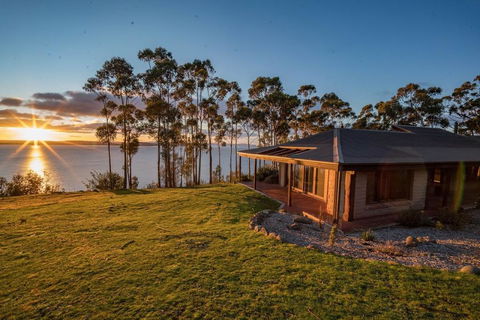 Tinderbox Cliff House - Hobart Tourism 0