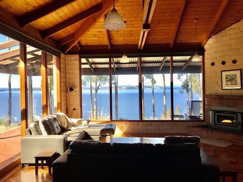 Tinderbox Cliff House - Hobart Tourism 1