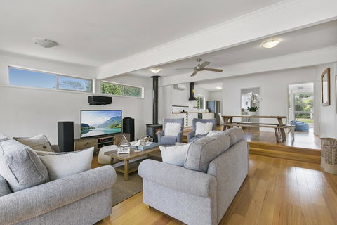 To The Beach - Tourism TAS 0