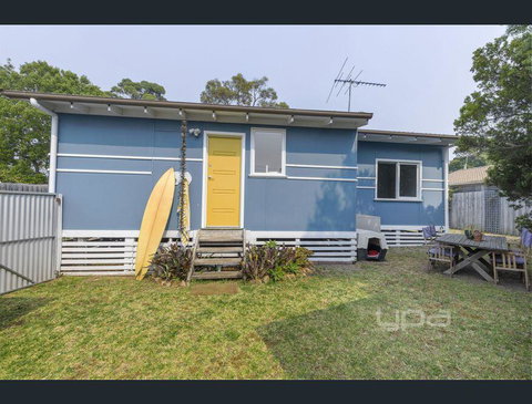 Toot Toot ! 50s Classic Beach House With Bungalow - Hobart Tourism 3