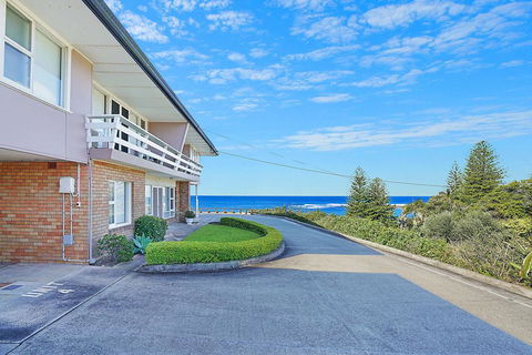 Toowoon Bay Beachside Unit, Unit 4 - Hobart Tourism 0