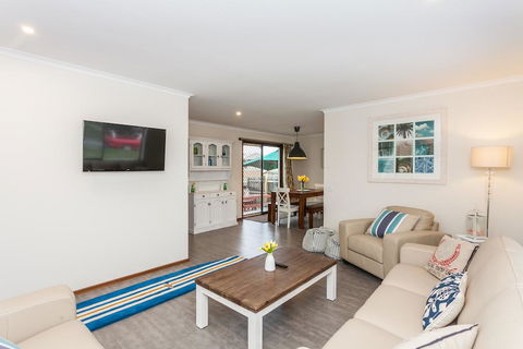 Torquay Retreats Aus- TwentyTwo Pride - Hobart Tourism 2