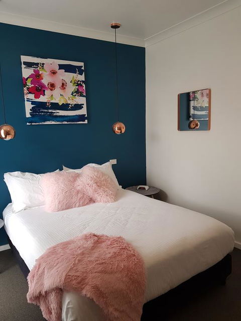 Town House Motor Inn Young - Hobart Tourism 0