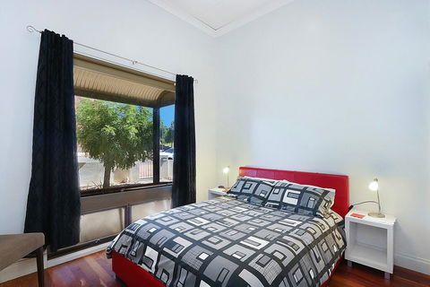 Townhouse 3 - Hobart Tourism 2