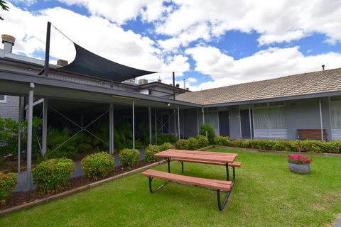 Townhouse Motel Cowra - Hobart Tourism 1
