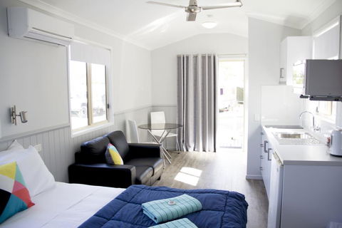 Townsville Tourist Village - Hobart Tourism 1