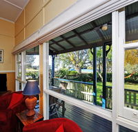 Traditional Three Bedroom Home with Water Views - Hobart Tourism