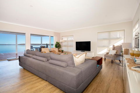 Tranquility Absolute Waterfront - Pet Friendly - 10 Mins To Hyams Beach - Hobart Tourism 2