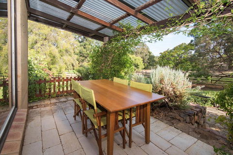 Trastevere Cowaramup Farm House - Hobart Tourism 0