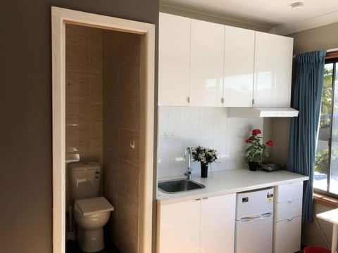 Traveler's Affordable Studio Unit (Beverly Hills) - Tourism TAS 0