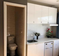 Traveler's Affordable Studio Unit Beverly Hills - Hobart Tourism