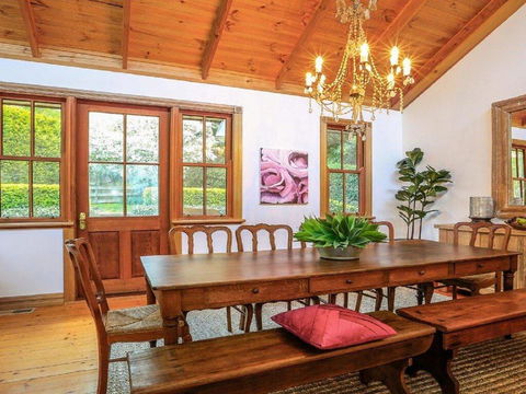 Treetops - Elegant, Inviting, Designer, Cedar Home - Tourism TAS 3