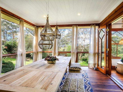 Treetops - Elegant, Inviting, Designer, Cedar Home - Tourism TAS 1