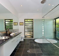 Trinity Beach Hideaway - Hobart Tourism