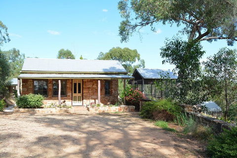 Trestrail Cottage B & B - Hobart Tourism 0