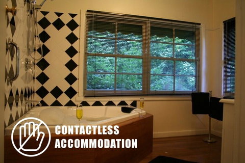 Tudor Cottages - Tourism TAS 3