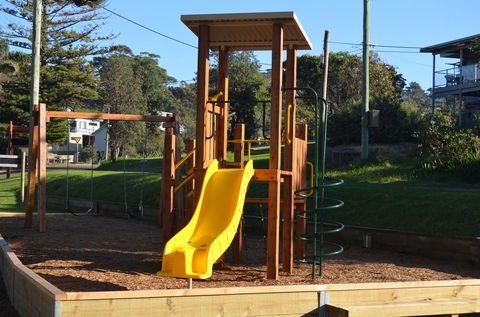 Tuross Beach Cabins & Campsites - Hobart Tourism 1