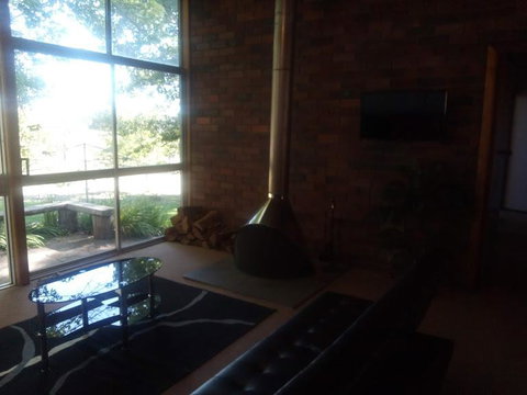 Twinkle Tree's Cottage - Hobart Tourism 0