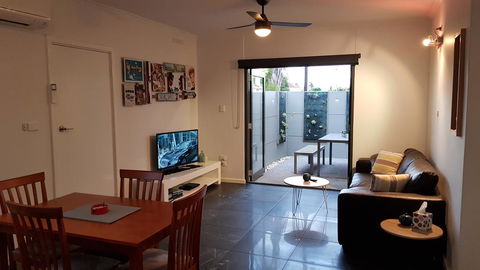 Two Bedroom Garden Apartment - Hobart Tourism 2