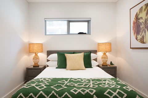 Ultra Modern Studio Suite With Balcony Near Shops - Hobart Tourism 3