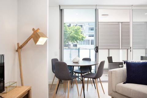 Ultra Modern Studio Suite With Balcony Near Shops - Hobart Tourism 2