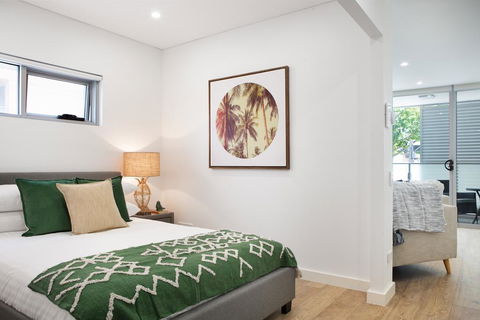 Ultra Modern Studio Suite With Balcony Near Shops - Hobart Tourism 0