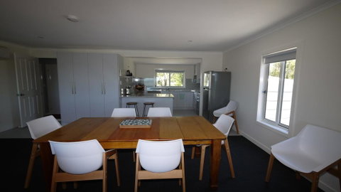 Umtali Beach House - Tourism TAS 1