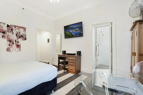 Unbeatably Located Art Deco Surry Hills Studio - Tourism TAS 3