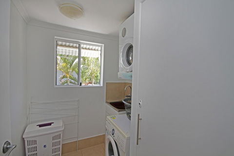 Unit 2, Beach Gallery, 9 Andrew Street Point Arkwright, 500 BOND, LINEN SUPPLIED - Hobart Tourism 2