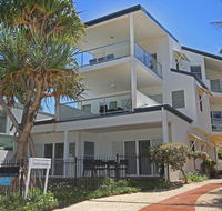 Unit 2 Beach Gallery 9 Andrew Street Point Arkwright 500 BOND LINEN SUPPLIED - Hobart Tourism