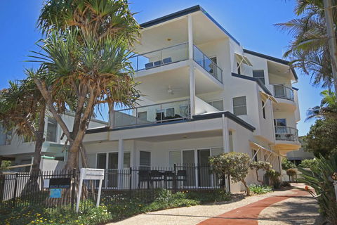 Unit 2, Beach Gallery, 9 Andrew Street Point Arkwright, 500 BOND, LINEN SUPPLIED - Hobart Tourism 0