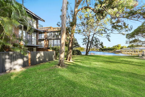 Unit 4 Weyba Lodge Noosa - Hobart Tourism 1