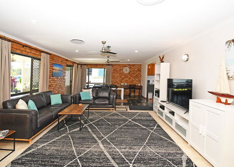 Urangan Harbour Bungalow - Hobart Tourism 3