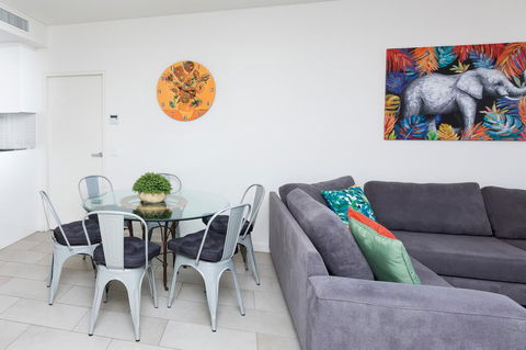 Urban Jungle! Executive Apartment In Heart Of CBD - Hobart Tourism 2