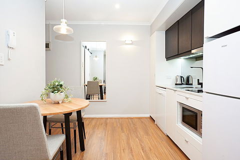 Urban Rest - Elizabeth St - Tourism TAS 2