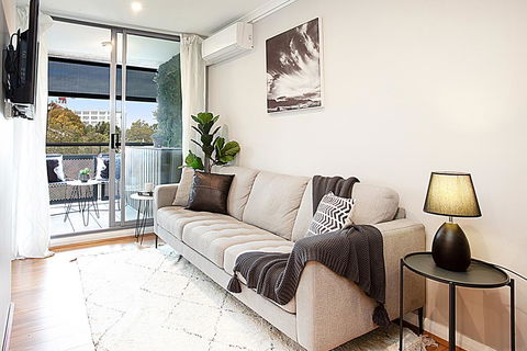 Urban Rest - Elizabeth St - Tourism TAS 3