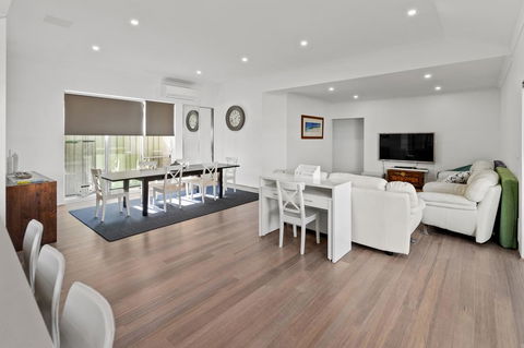 Vasse Manor - Hobart Tourism 3